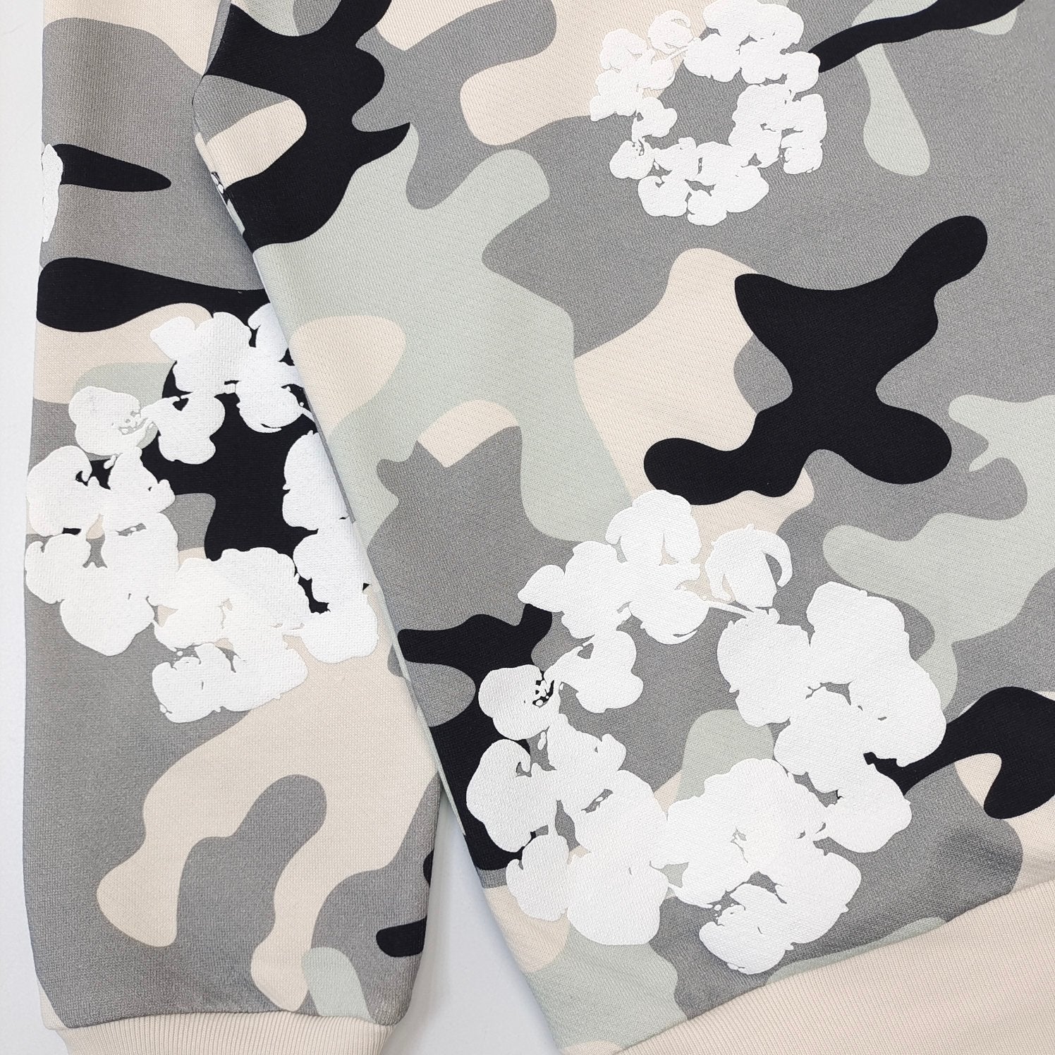 The Cotton Wreath Zip Sweatshirt White Camo